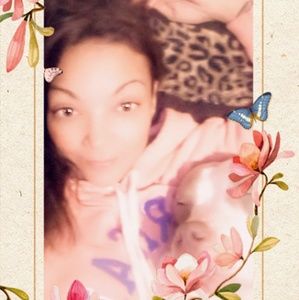 Meet your Posher, Hollee